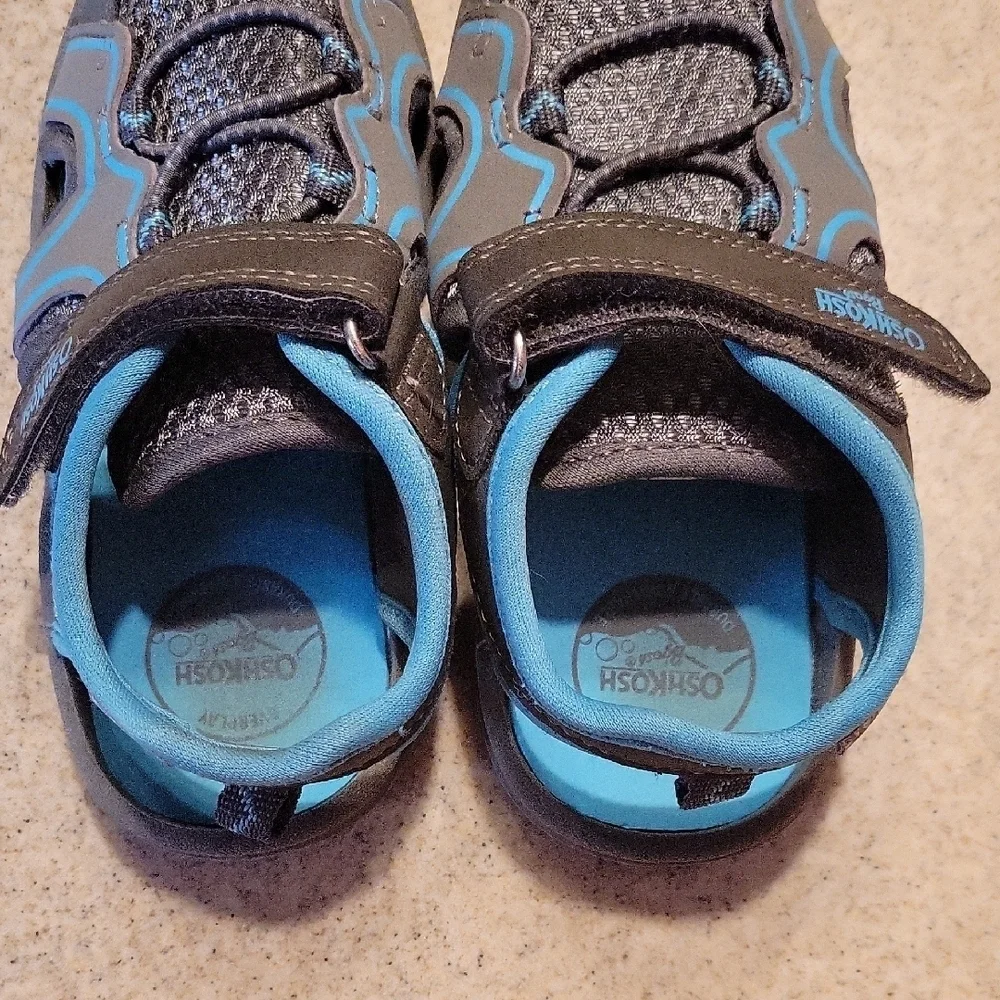 OshKosh B'gosh Closed Toe Sandals SIZE 9M